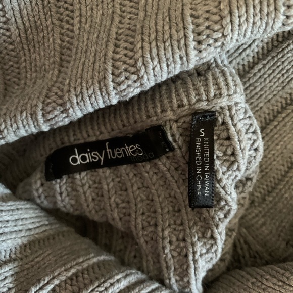 DAISY FUENTES | Grey Button Down Knitted Cardigan - Picture 8 of 9